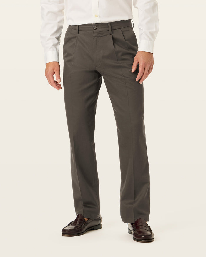 Signature Khakis, Pleated, Classic Fit