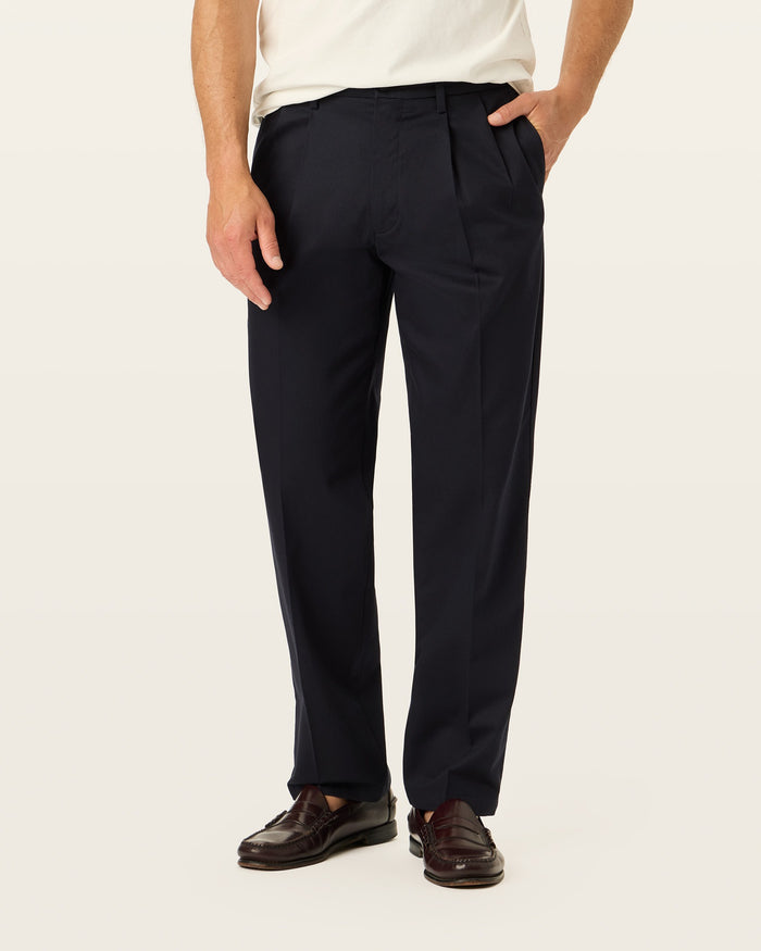 Signature Khakis, Pleated, Classic Fit