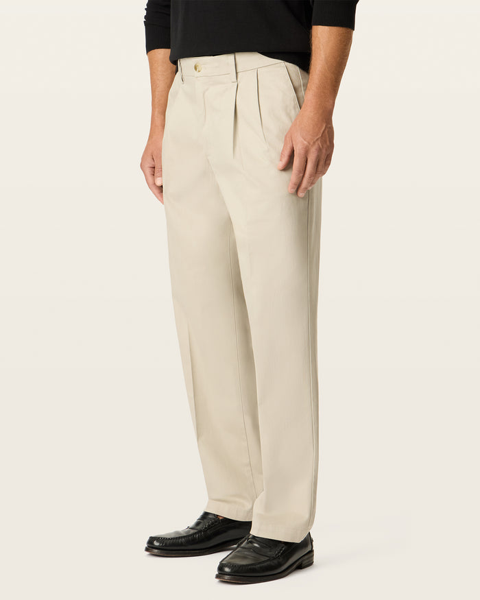 Signature Khakis, Pleated, Classic Fit