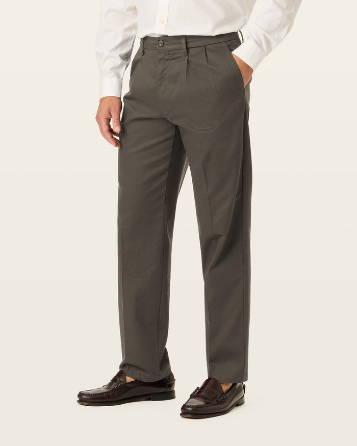 Signature Khakis, Pleated, Classic Fit