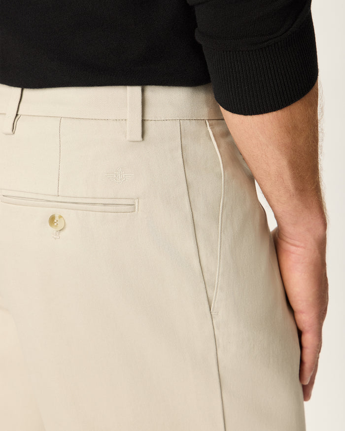 Signature Khakis, Pleated, Classic Fit