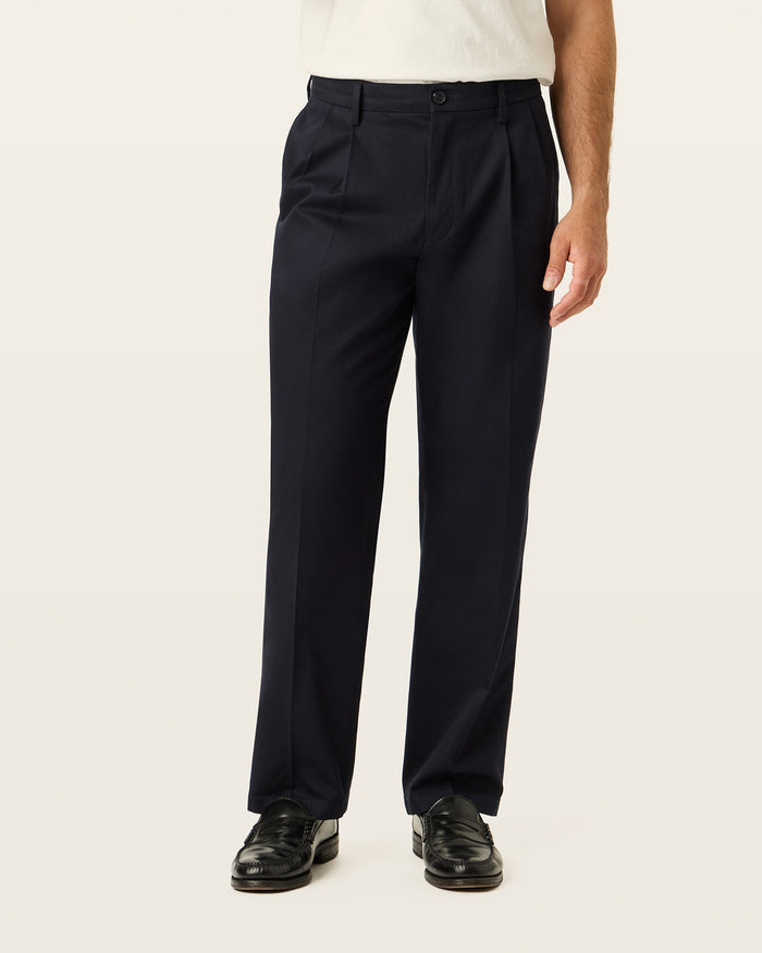 Signature Khakis, Pleated, Relaxed Fit