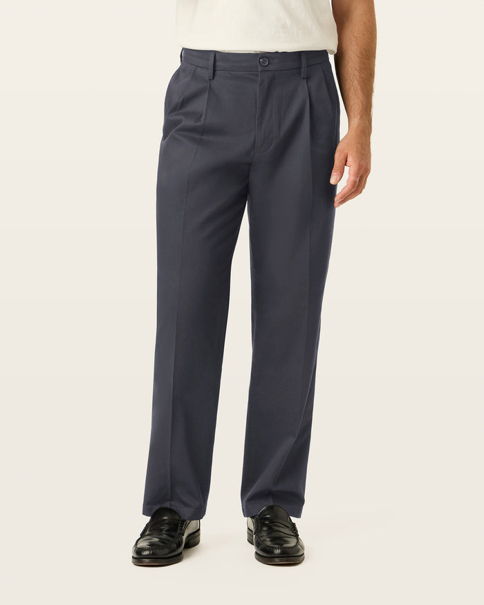 Signature Khakis, Pleated, Relaxed Fit