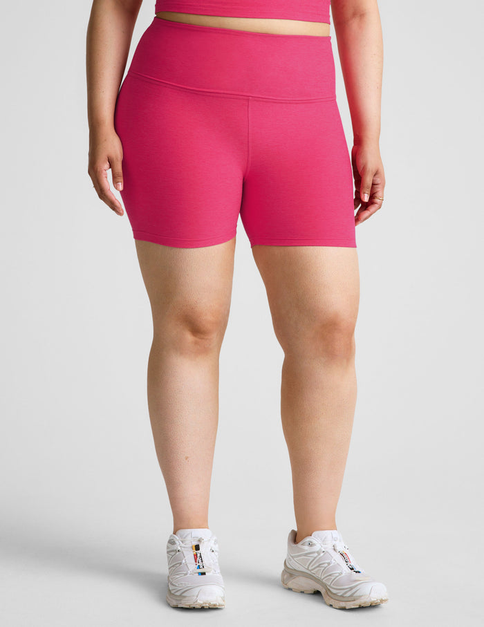 Fuchsia Spacedye Keep Pace 5" Short on a model, featuring a high-waisted, fitted athletic silhouette in bright pink.