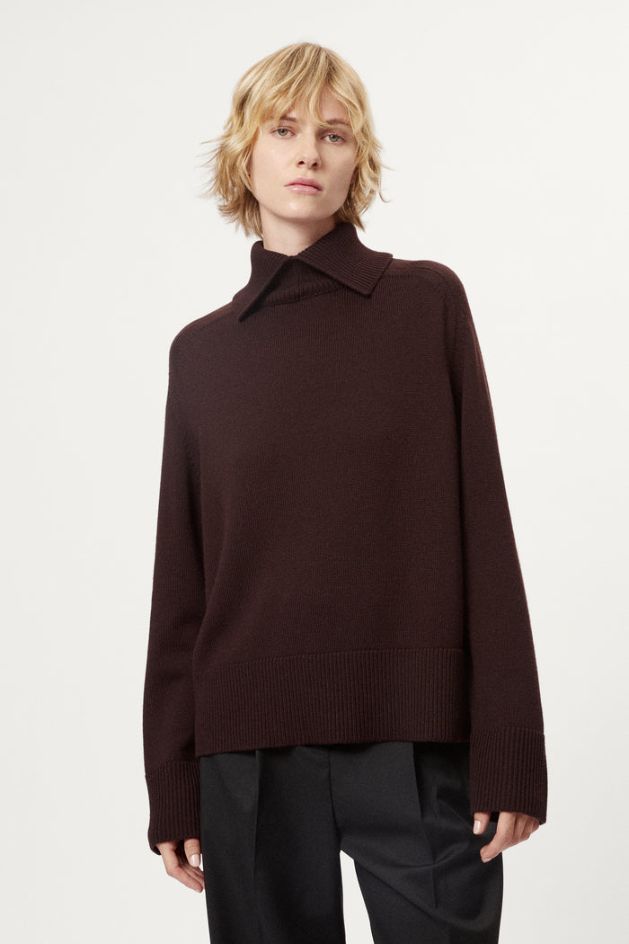 The Merino Wool Boxy with special High Neck - brown